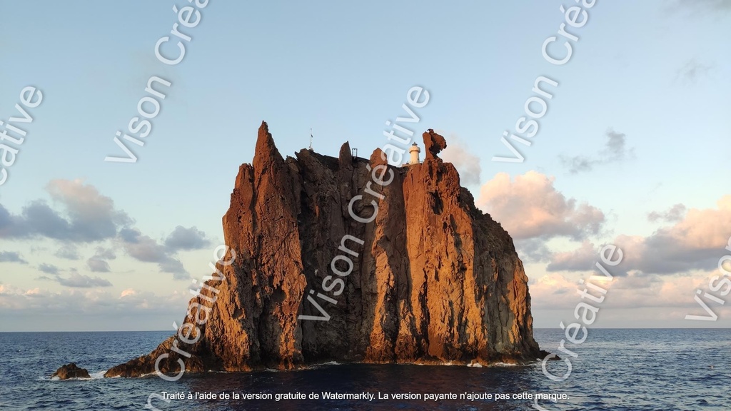 Île à côté du Stromboli 2