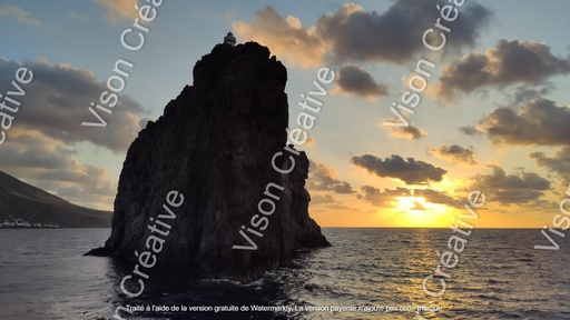 Île à côté du Stromboli